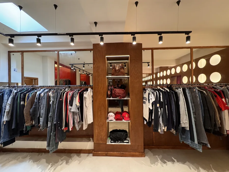 Bespoke retail joinery and feature wall, Y2K Vintage, Brick Lane, McGregor Builders